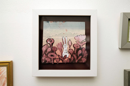 Kanin och röda blomor